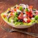 Préparer une salade pendant Chabbat