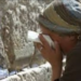 Écoute cette petite vidéo et tu seras comment aider nos frères et sœurs en Israël.
